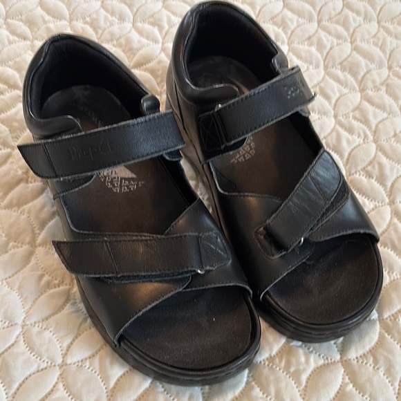 Propet Black Women's Sandals with Velcro Closure Straps Size 8.5 XX Like New - Picture 1 of 9